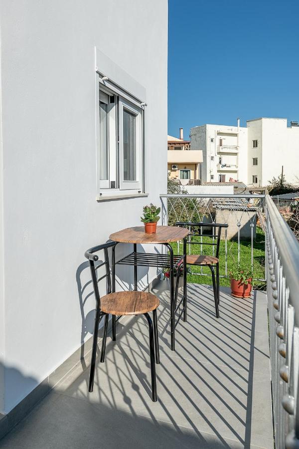 M City Apartments 100M From The Beach Hanya Dış mekan fotoğraf